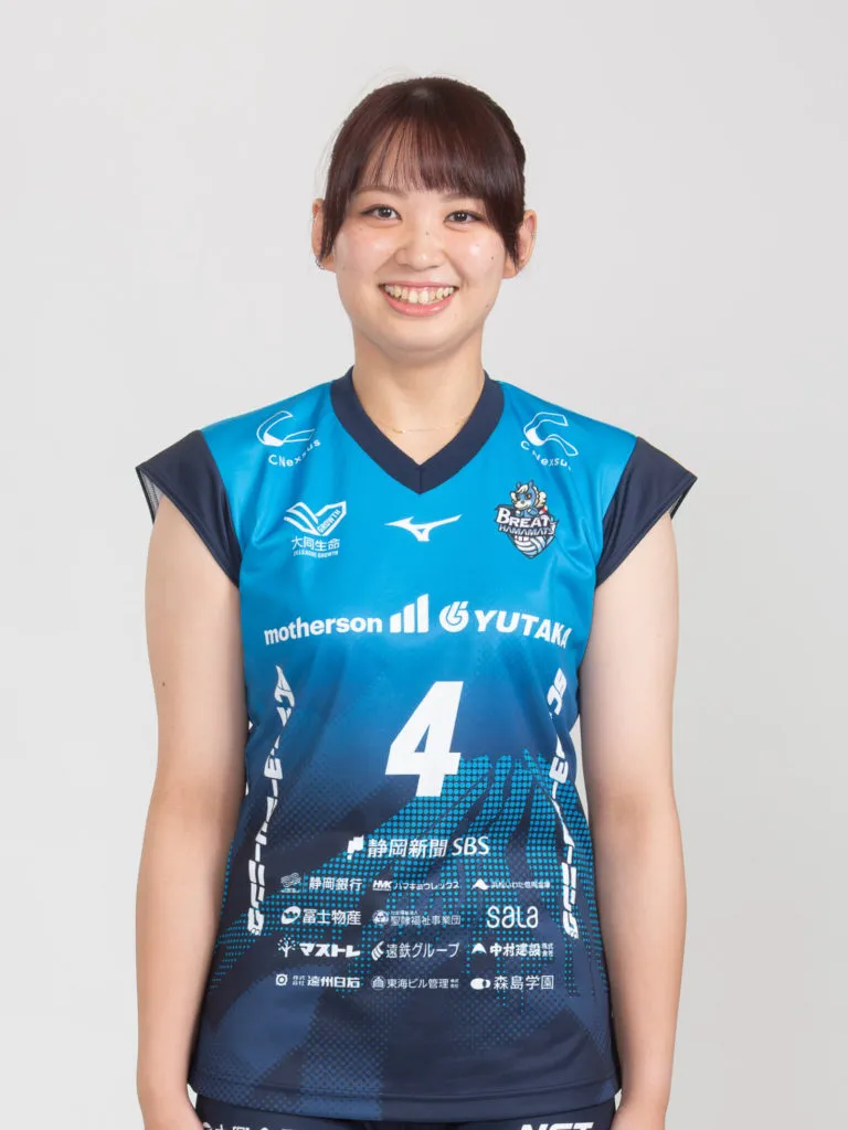 足立 溜奈